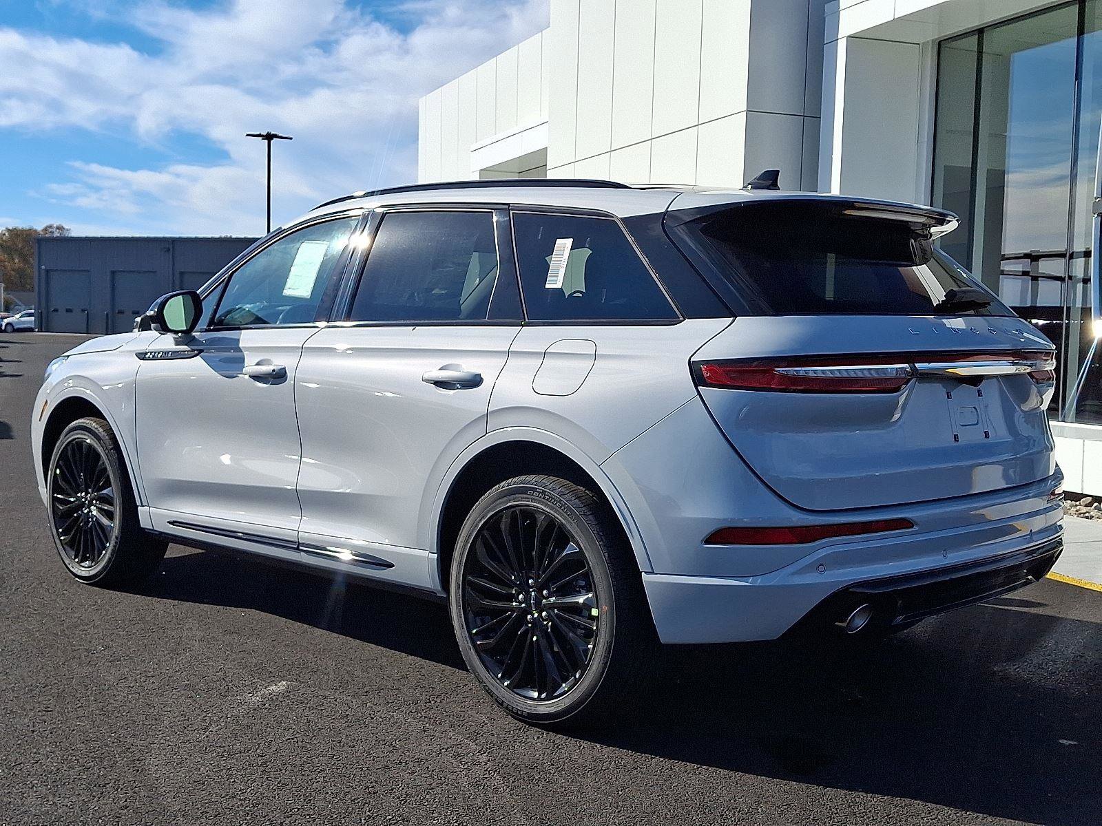 New 2026 Lincoln Corsair Reserve w/ Jet Appearance Package image 4