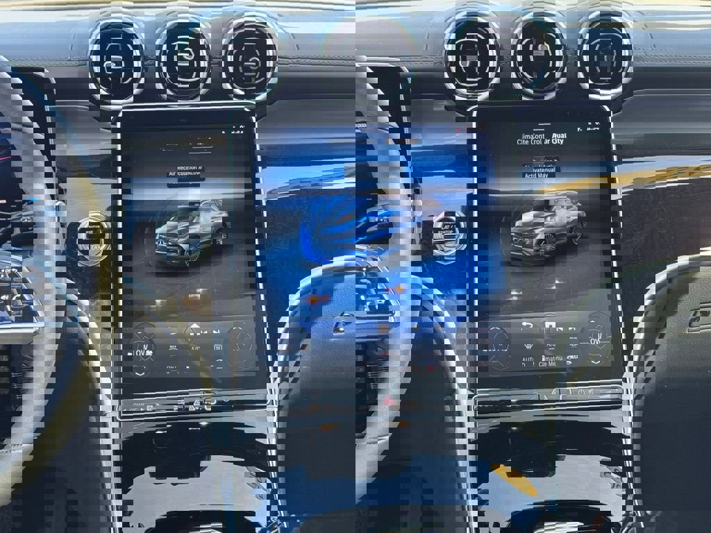 Used 2025 Mercedes-Benz GLC 300 4MATIC image 20