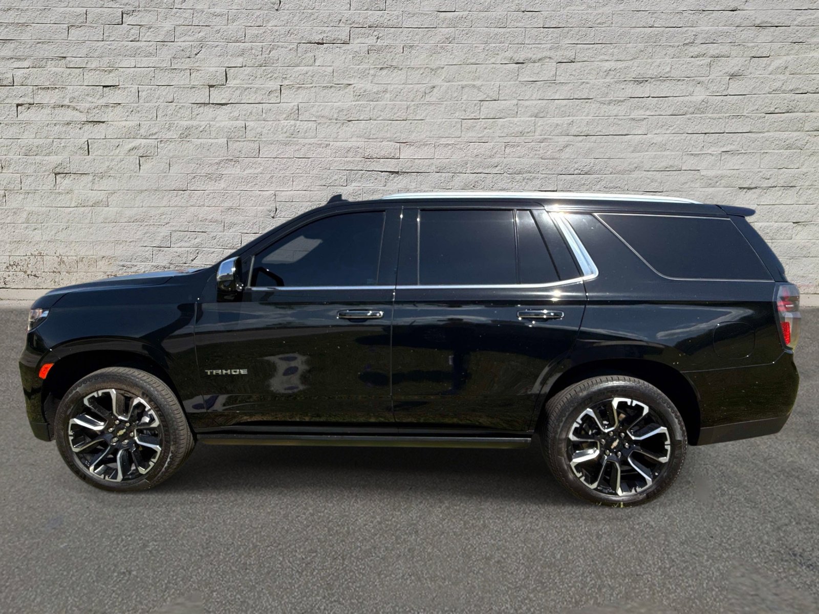 Used 2023 Chevrolet Tahoe Premier AWD/4WD image 8