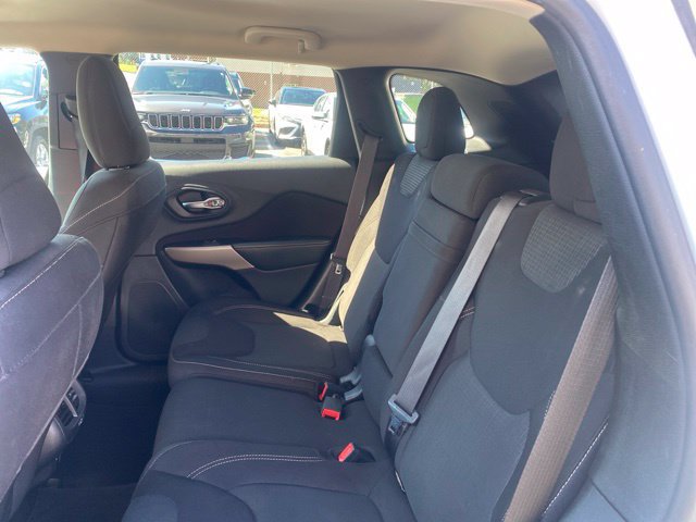 Used 2017 Jeep Cherokee Latitude w/ Comfort/Convenience Group FWD image 10