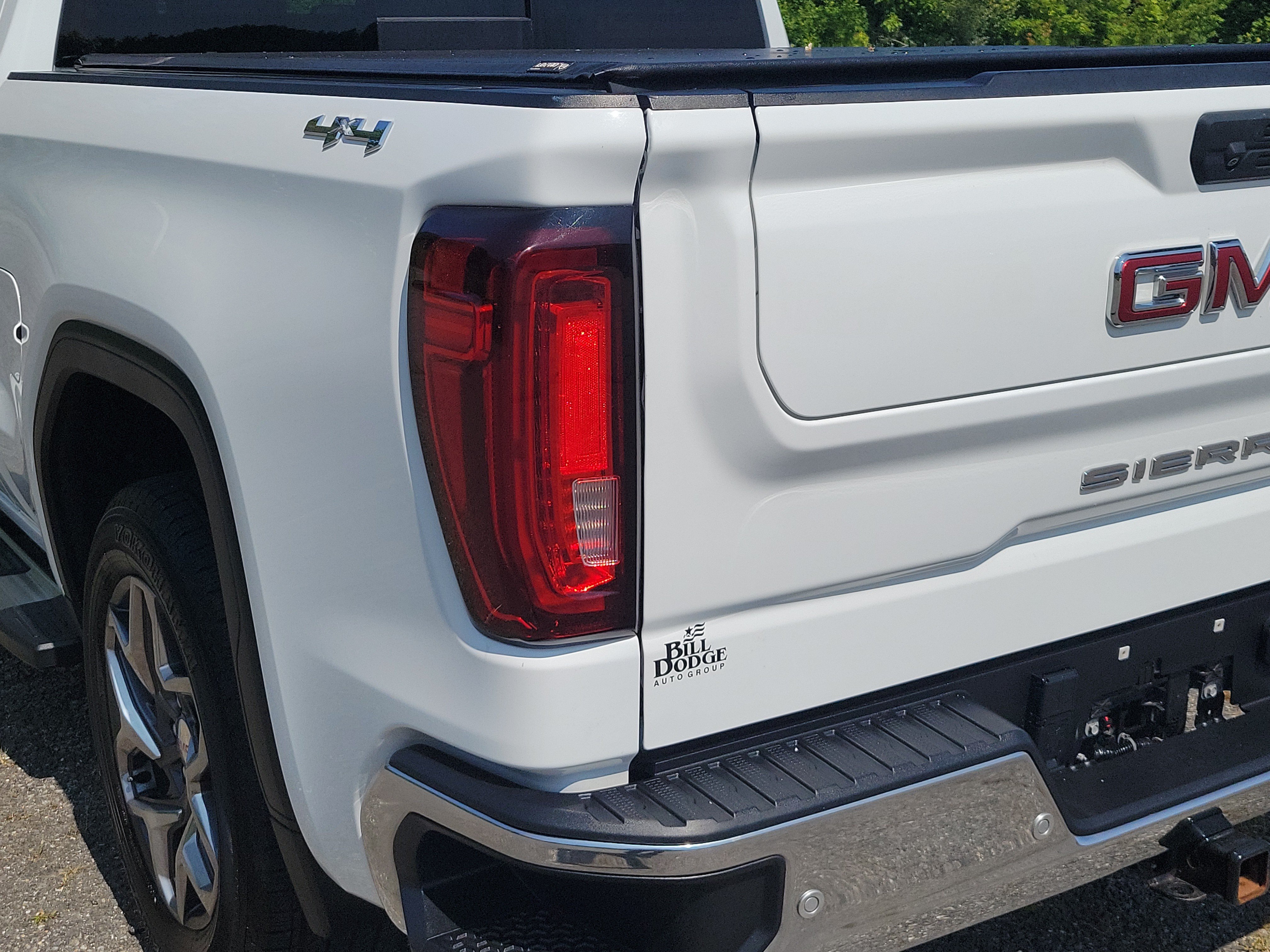 Used 2022 GMC Sierra 1500 SLT w/ SLT Premium Plus Package AWD/4WD image 11