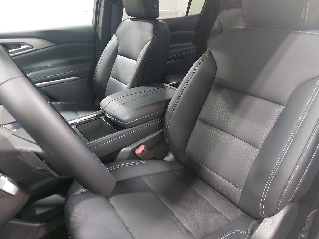 Used 2026 Chevrolet Traverse LT w/ Driver Confidence Package AWD/4WD image 16