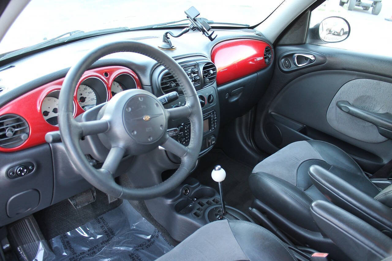 Used 2004 Chrysler PT Cruiser Limited FWD image 22