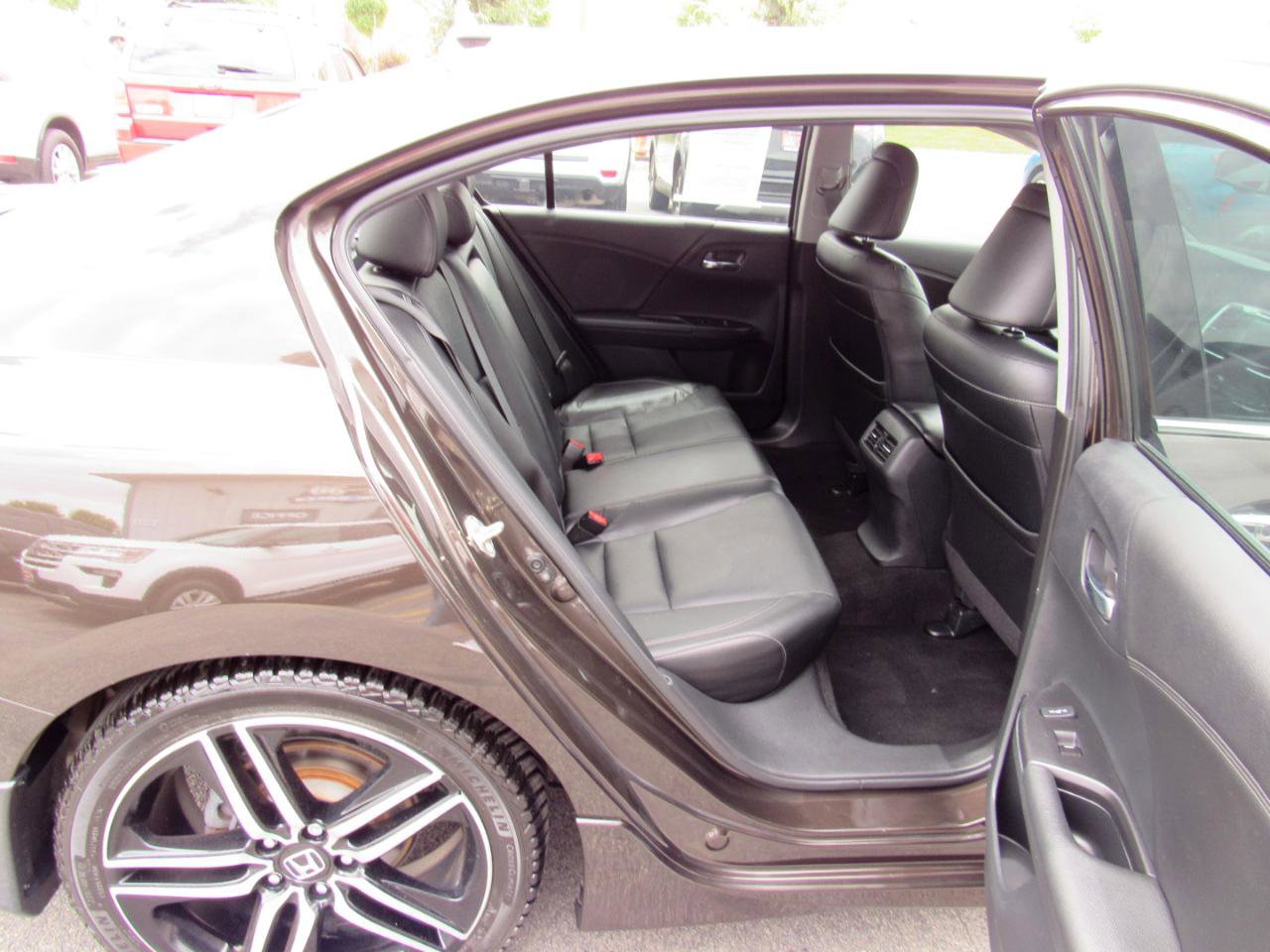 Used 2016 Honda Accord Touring image 32