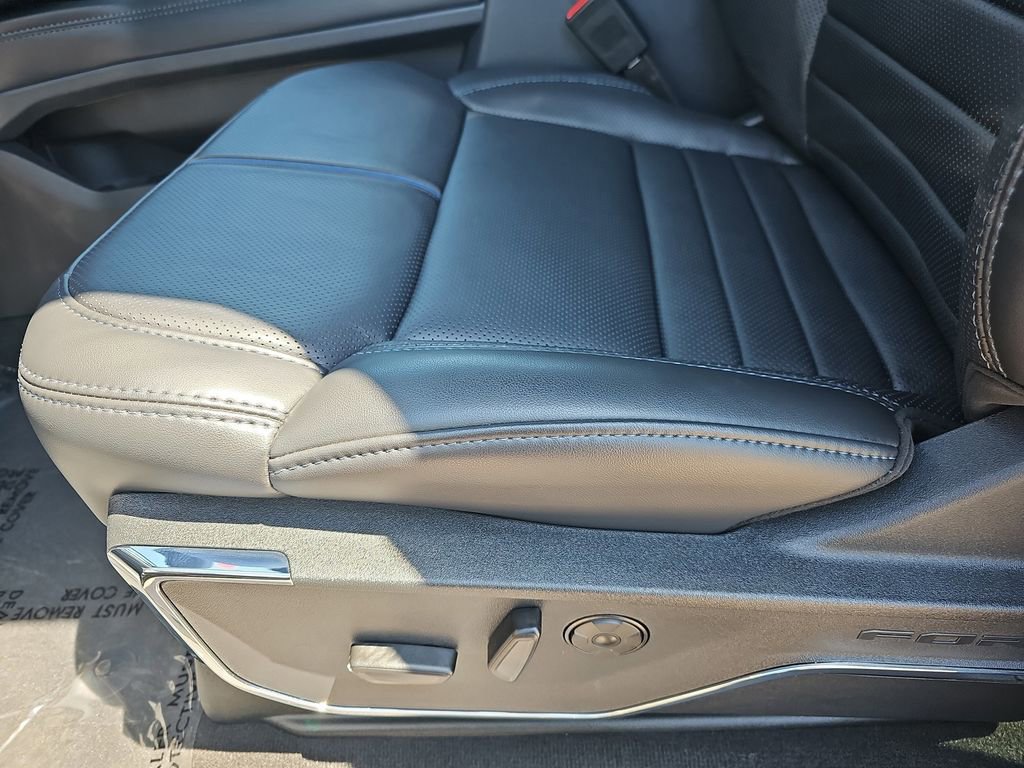 New 2026 Ford F350 Platinum w/ FX4 Off-Road Package image 30