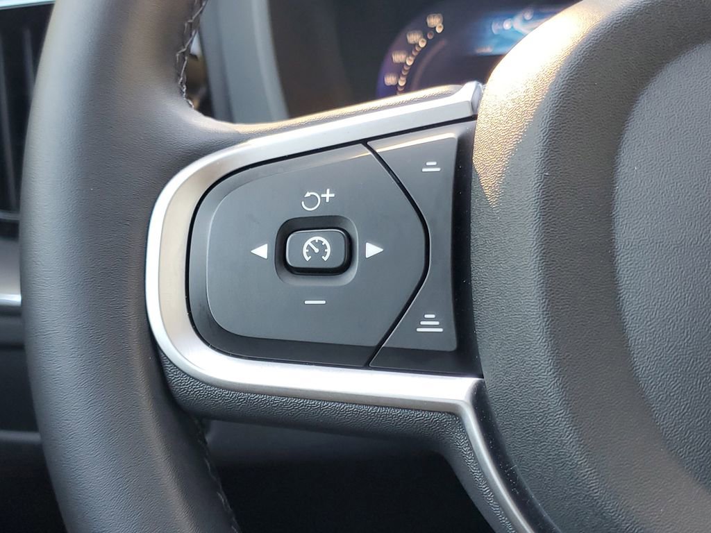 Certified 2025 Volvo XC60 B5 Core AWD/4WD image 22