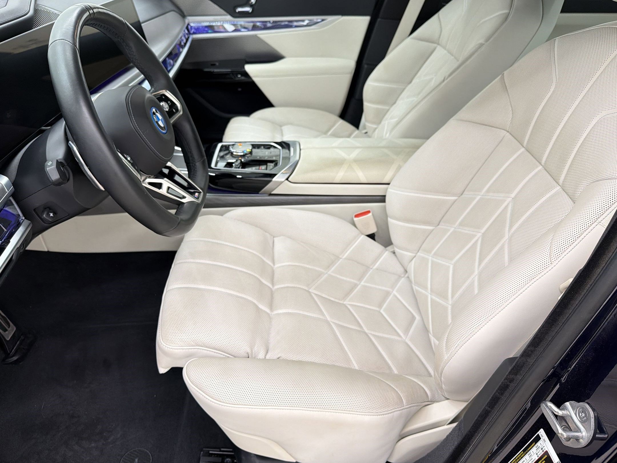 Certified 2023 BMW i7 xDrive60 AWD/4WD image 5