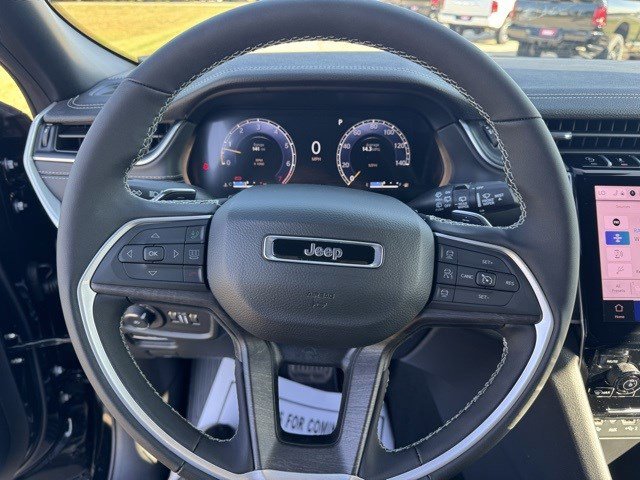 New 2025 Jeep Grand Cherokee Limited image 17