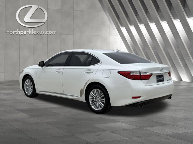 Used 2014 Lexus ES 350 w/ Luxury Package FWD image 2