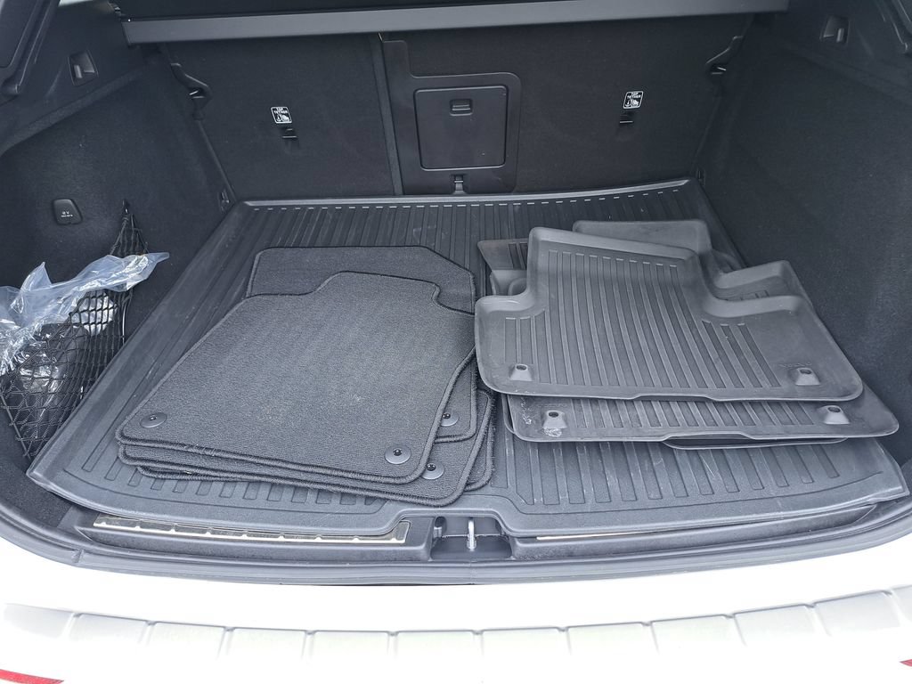 Used 2023 Volvo XC60 B5 Ultimate w/ Protection Package Premier FWD image 26