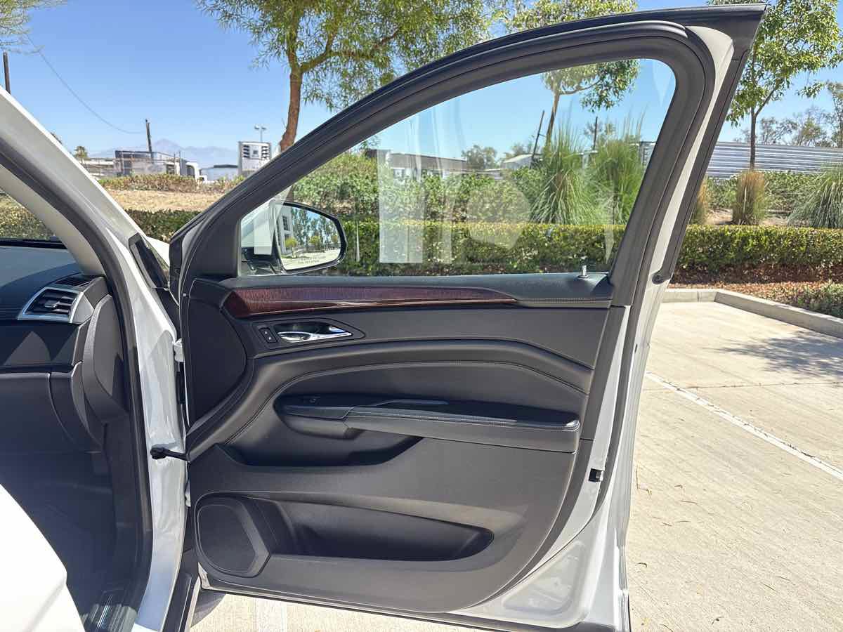 Used 2016 Cadillac SRX Luxury w/ Driver Awareness Package FWD image 15