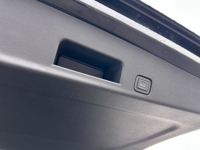 New 2026 Chevrolet Traverse RS w/ LPO, Floor Liner Package FWD image 11