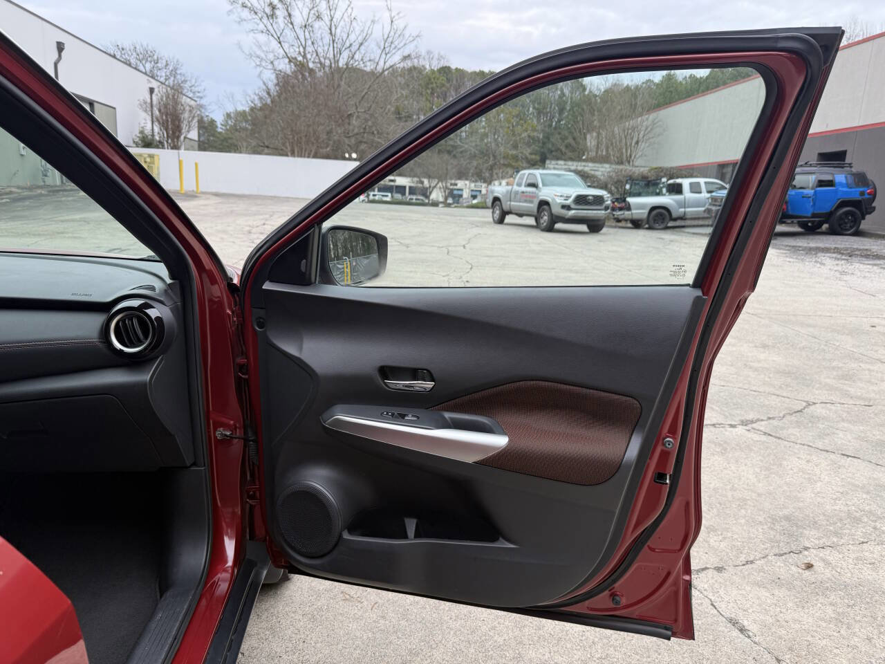 Used 2019 Nissan Kicks SR w/ Exterior Package image 26
