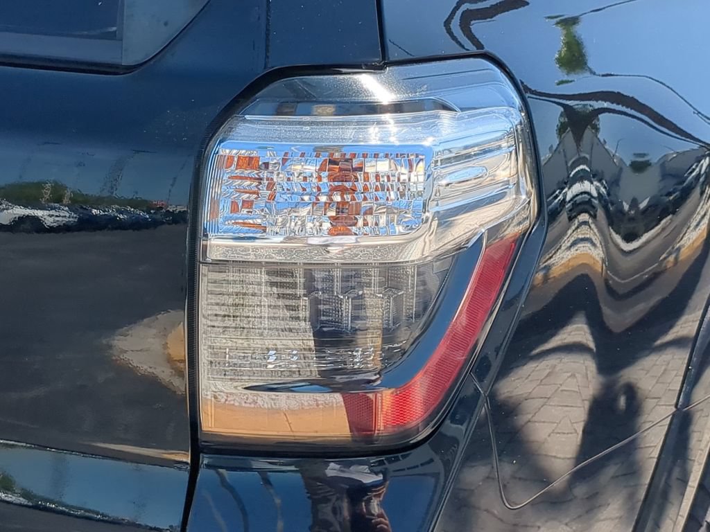 Used 2019 Toyota 4Runner SR5 AWD/4WD image 8