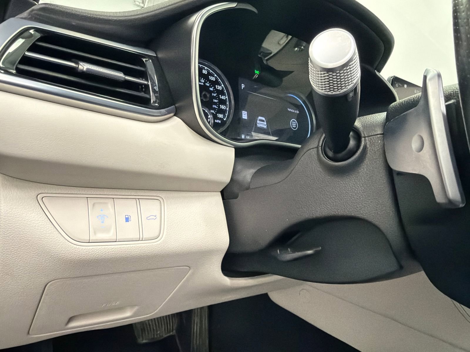 Used 2024 Genesis G70 2.5T image 31