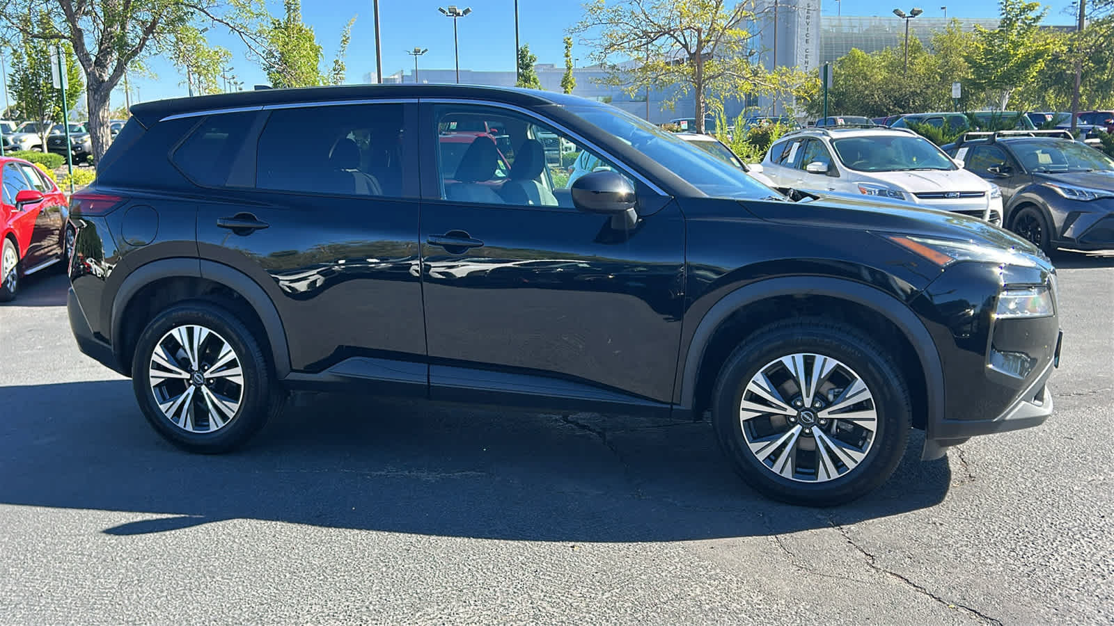 Used 2023 Nissan Rogue SV AWD/4WD image 4