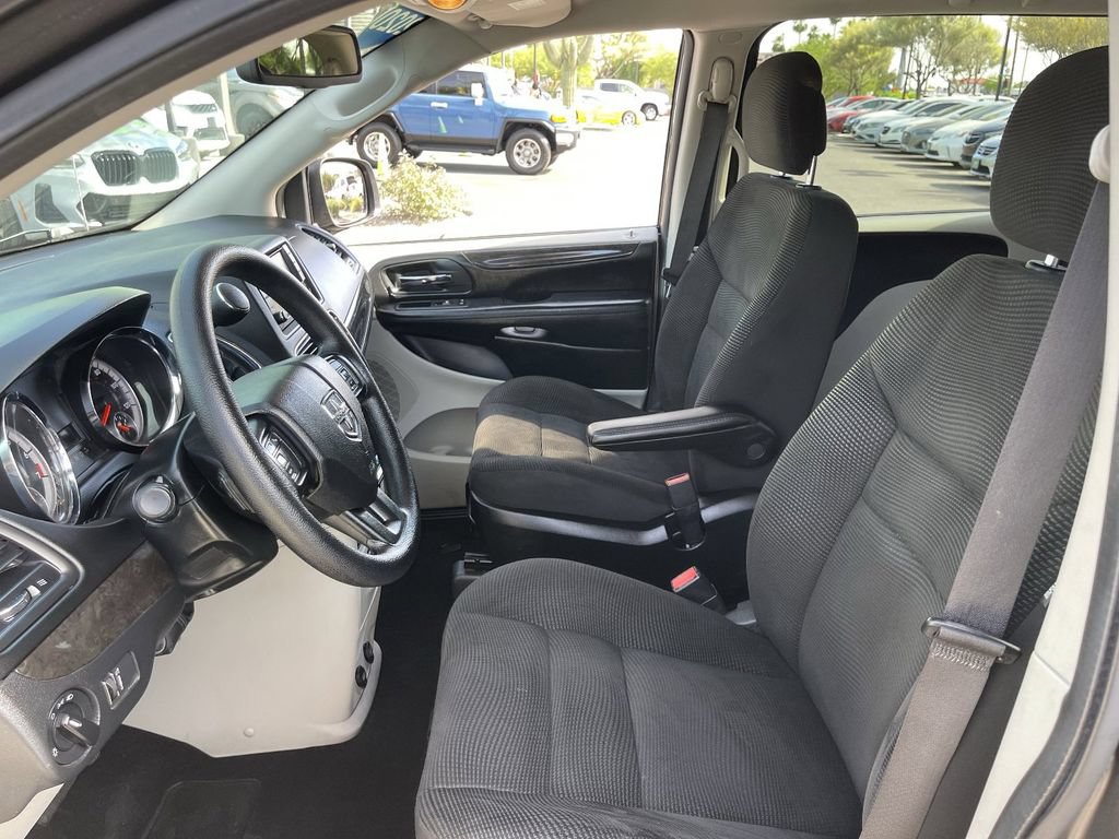 Used 2020 Dodge Grand Caravan SE w/ UConnect Hands-Free Group FWD image 19