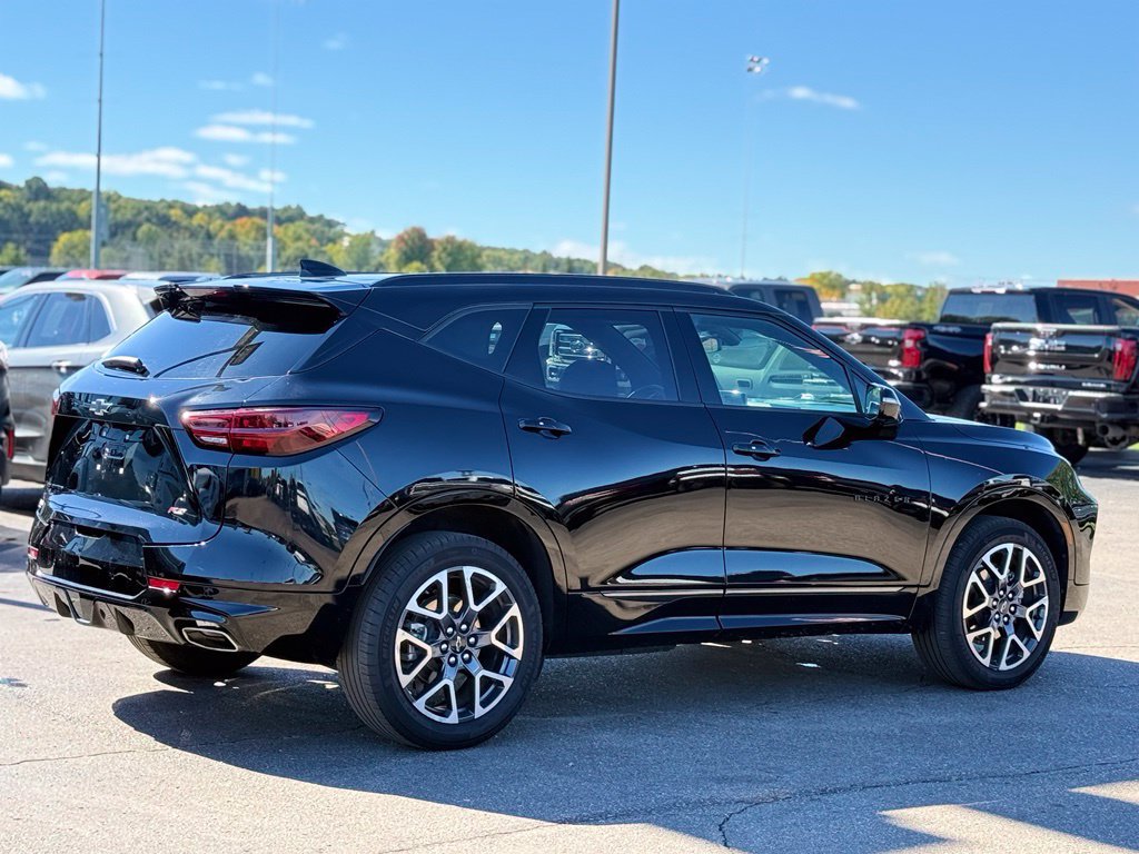Used 2025 Chevrolet Blazer RS FWD image 29