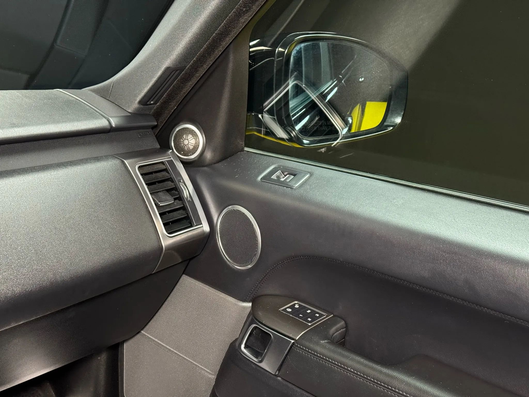 Used 2016 Land Rover Range Rover Sport SE image 29