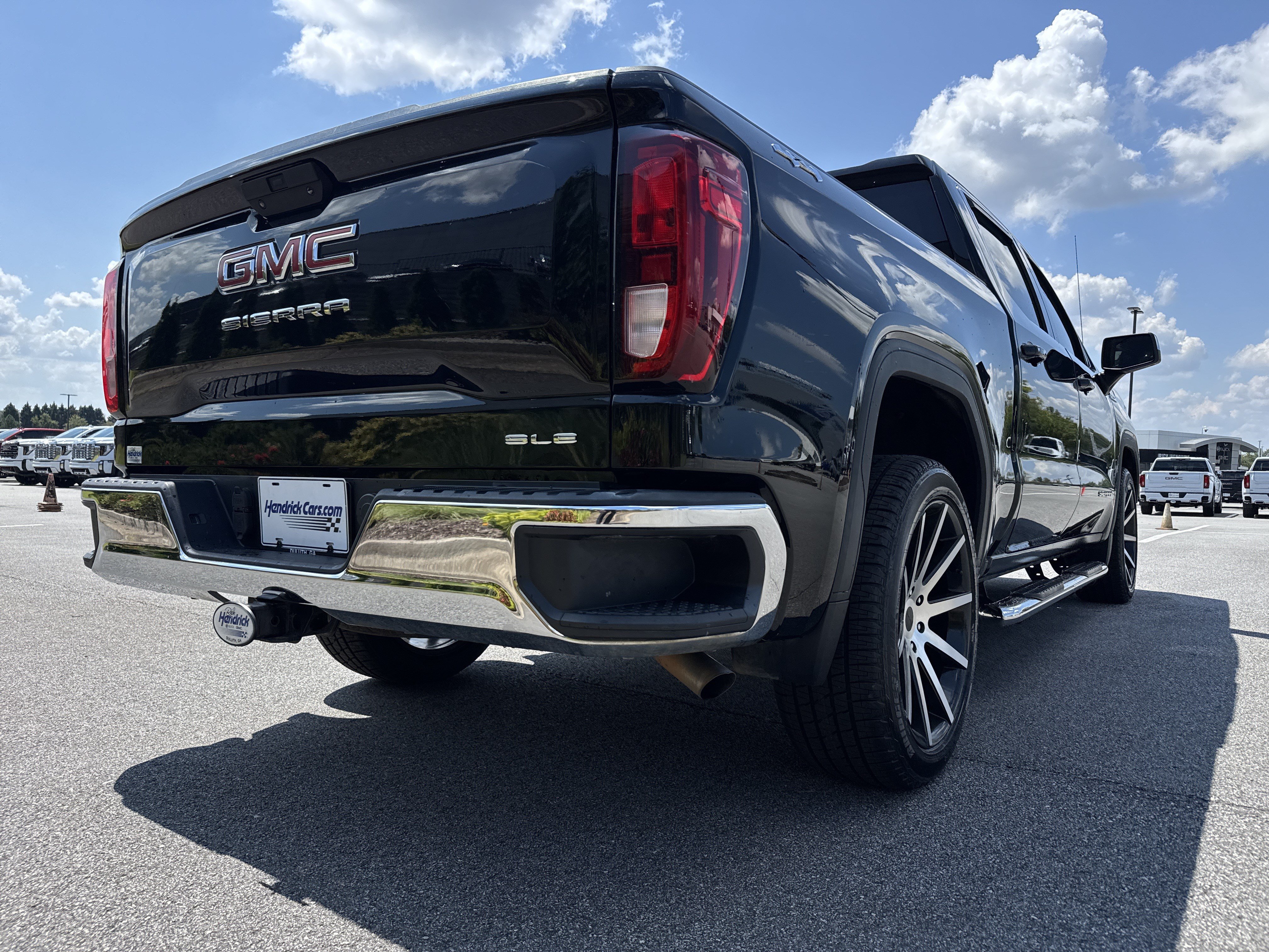 Used 2020 GMC Sierra 1500 SLE w/ SLE Value Package AWD/4WD image 10