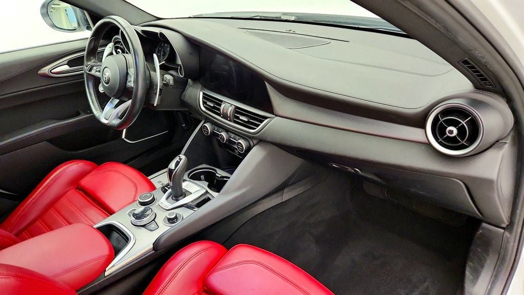 Used 2023 Alfa Romeo Giulia Veloce AWD/4WD image 25