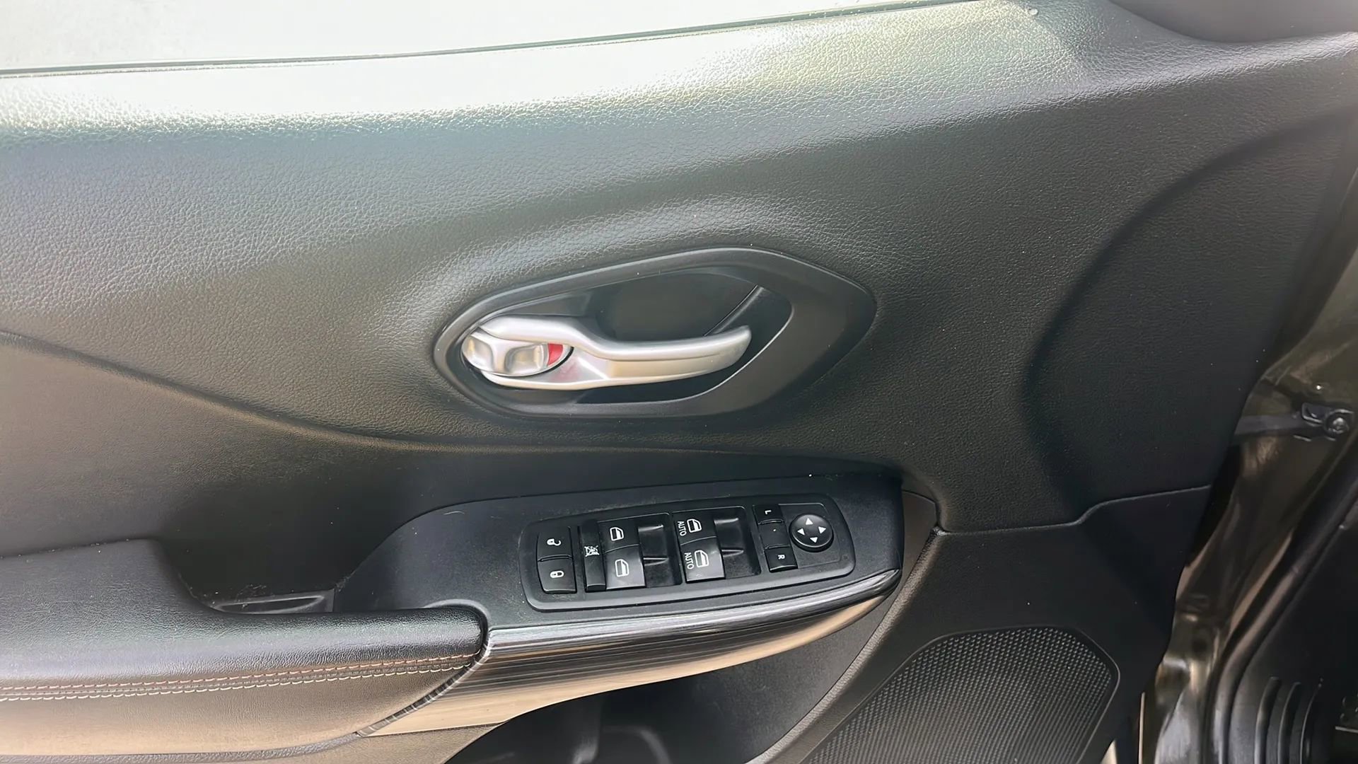 Used 2016 Jeep Cherokee 75th Anniversary image 14