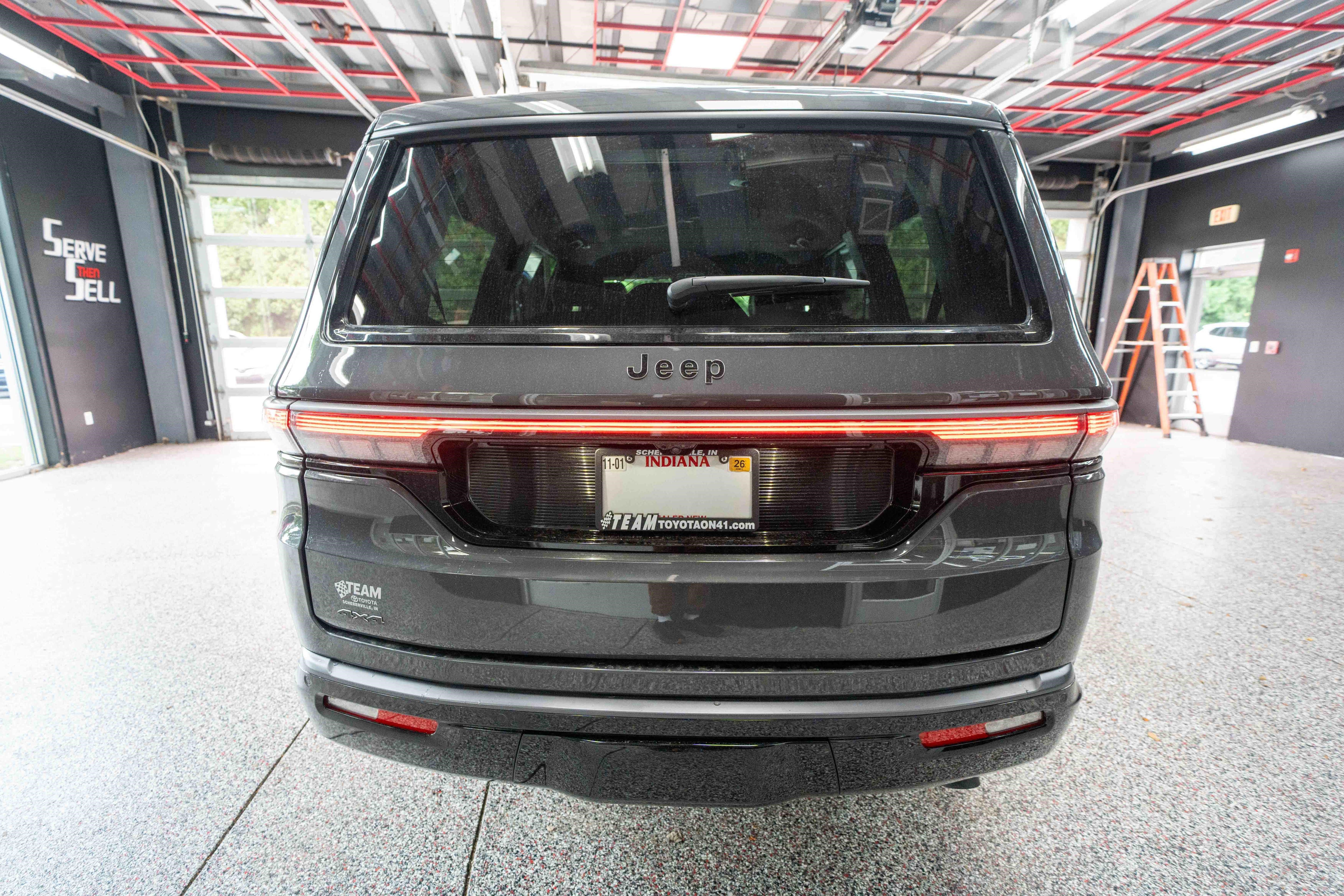 Used 2026 Jeep Grand Wagoneer Limited w/ 8-Passenger Seating Package AWD/4WD image 3