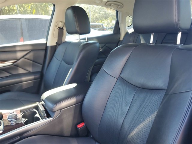 Used 2019 INFINITI Q70 Luxe image 21