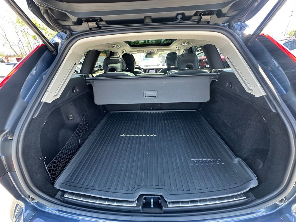 Used 2021 Volvo XC60 T5 Momentum image 29