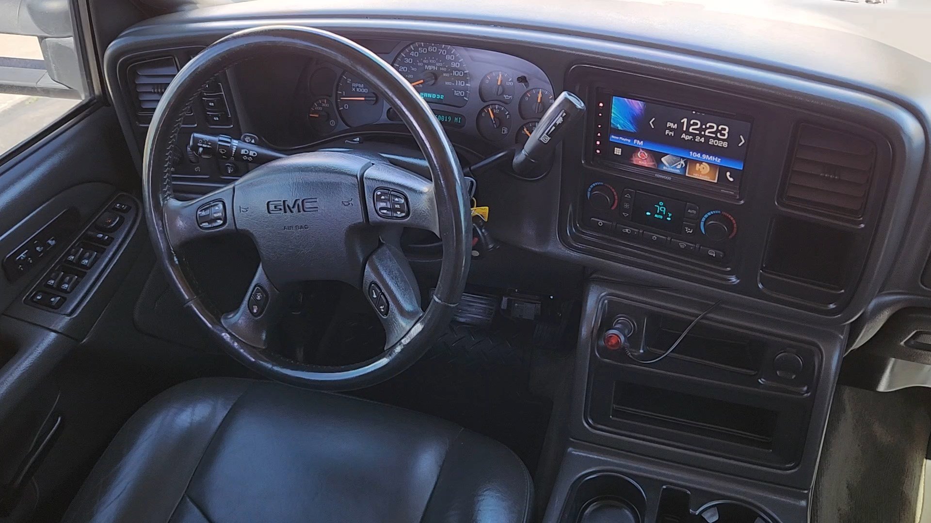 Used 2005 GMC Sierra 2500 SLT w/ Heavy-Duty Power Package AWD/4WD image 5