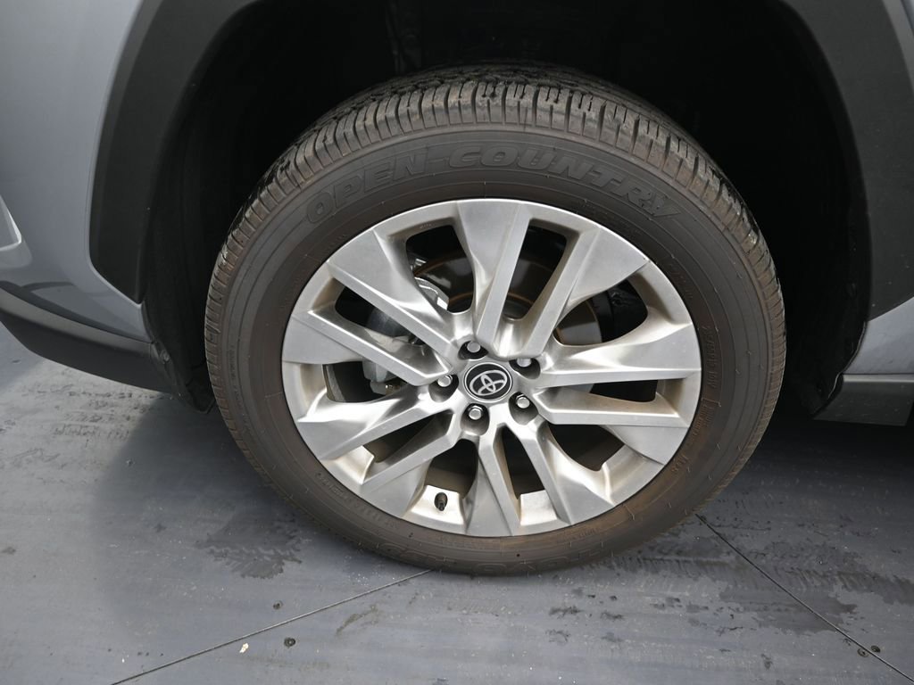 Used 2025 Toyota RAV4 XLE Premium image 9