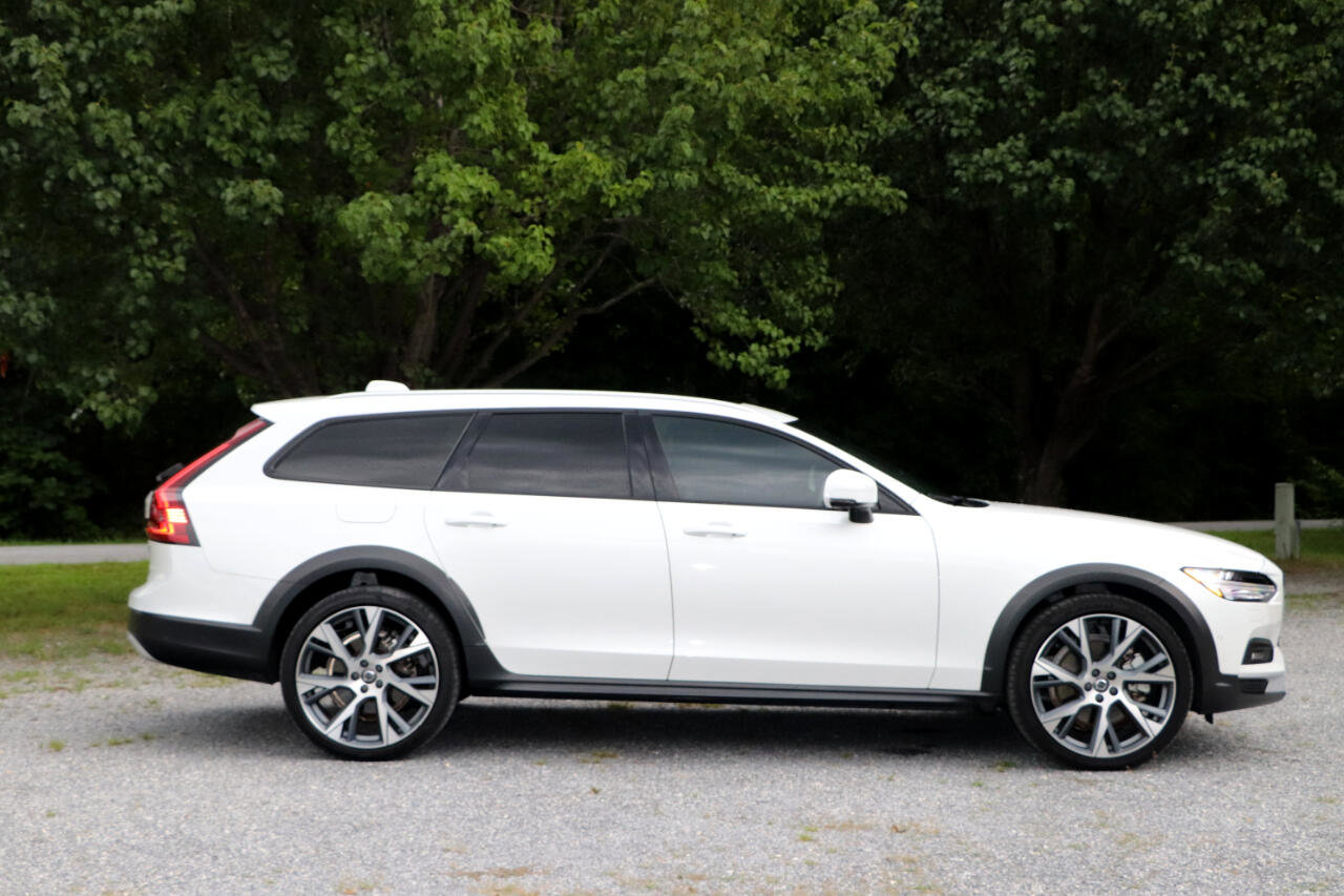 Used 2023 Volvo V90 B6 Cross Country Ultimate w/ Climate Package image 2