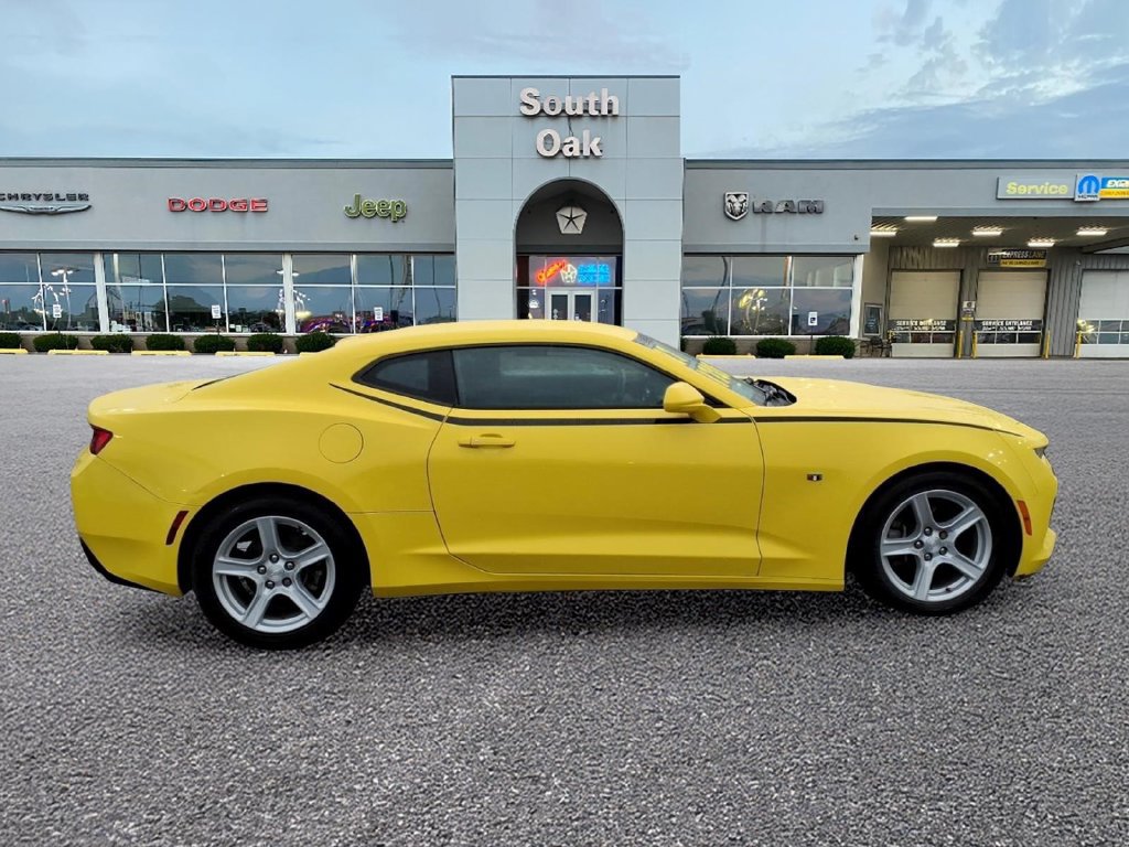 Used 2017 Chevrolet Camaro LT RWD image 2