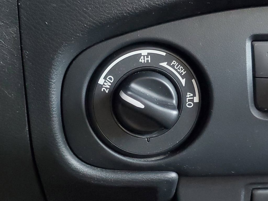 Used 2024 Nissan Frontier PRO-4X image 23