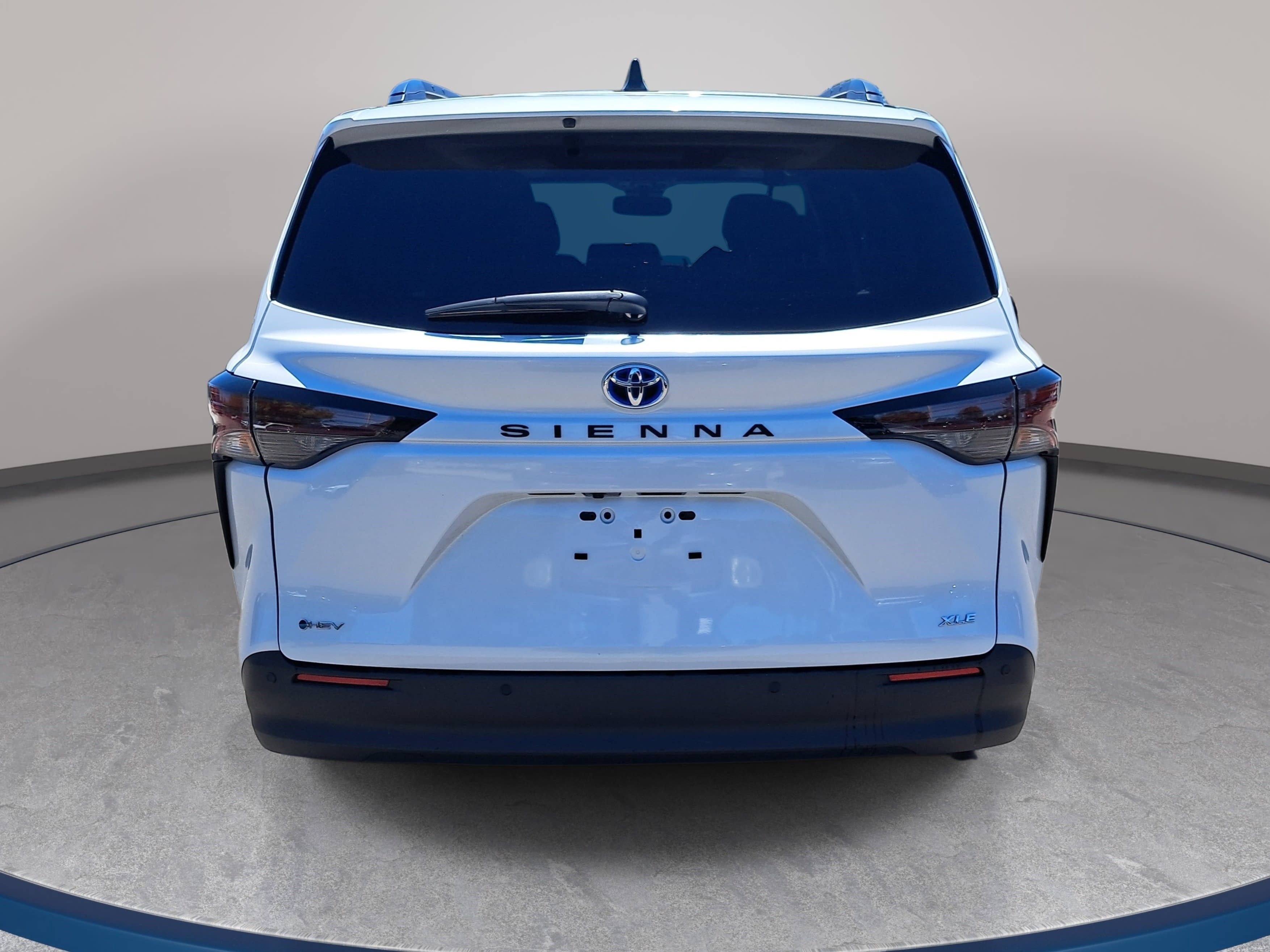 Used 2025 Toyota Sienna XLE FWD image 6