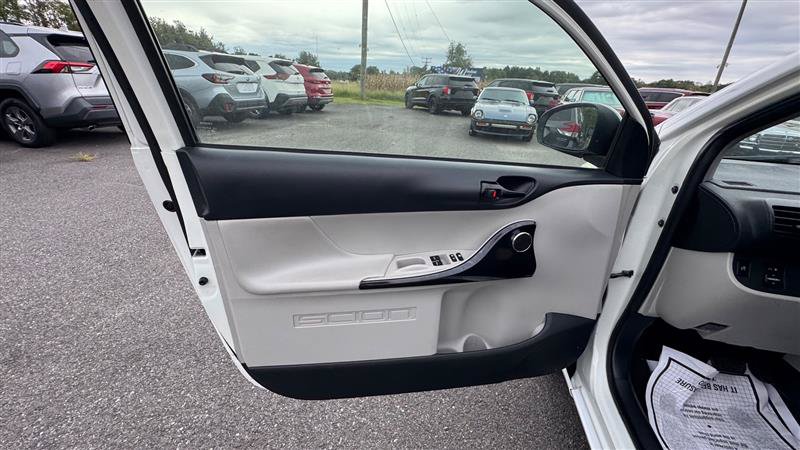 Used 2012 Scion iQ w/ Rear Speaker Pkg FWD image 28