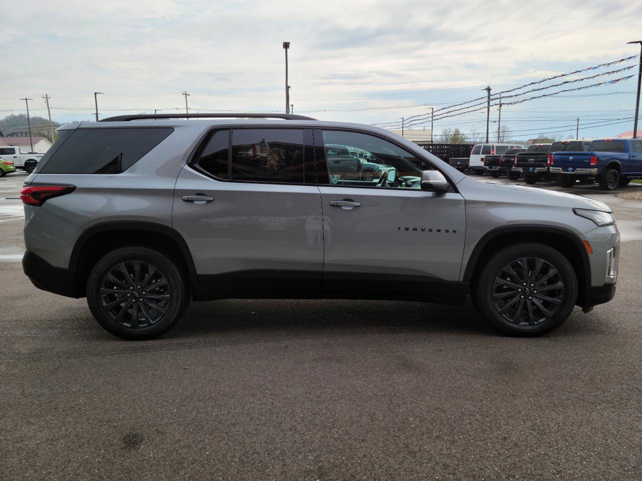 Used 2023 Chevrolet Traverse RS image 21
