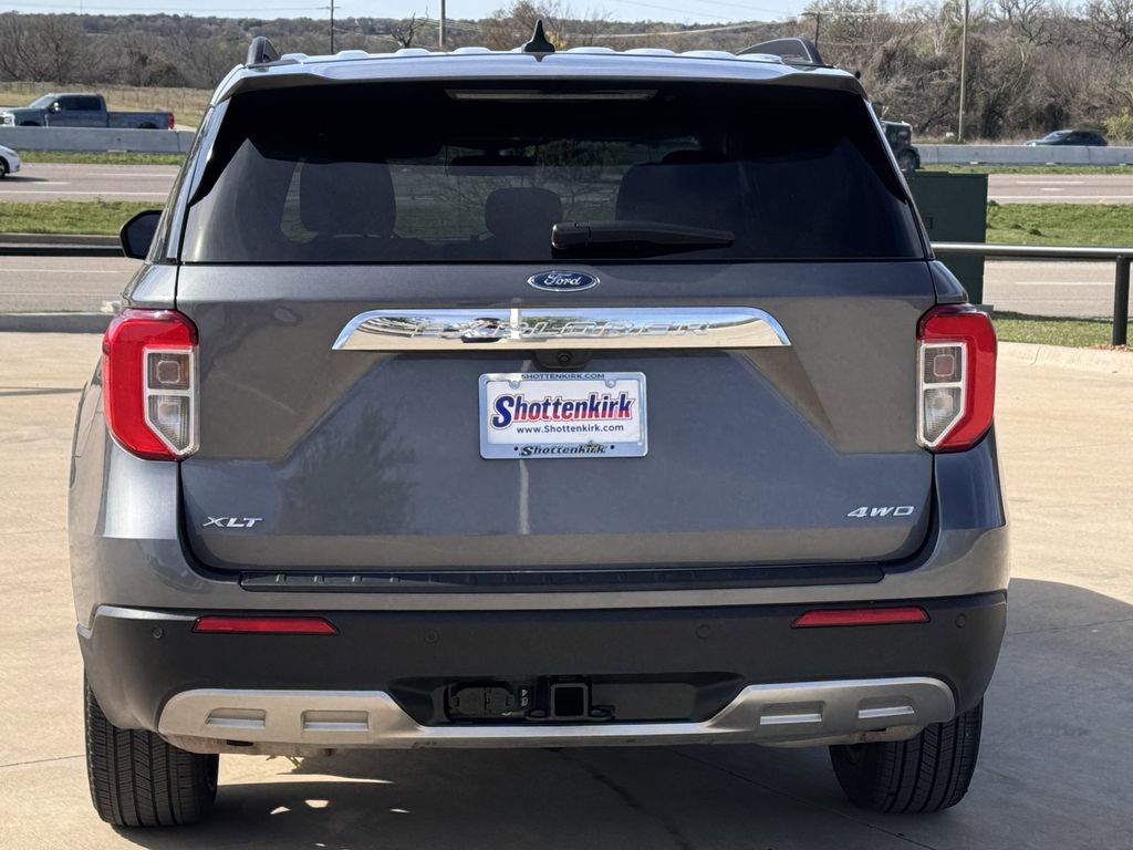 Used 2023 Ford Explorer XLT w/ Equipment Group 202A image 5