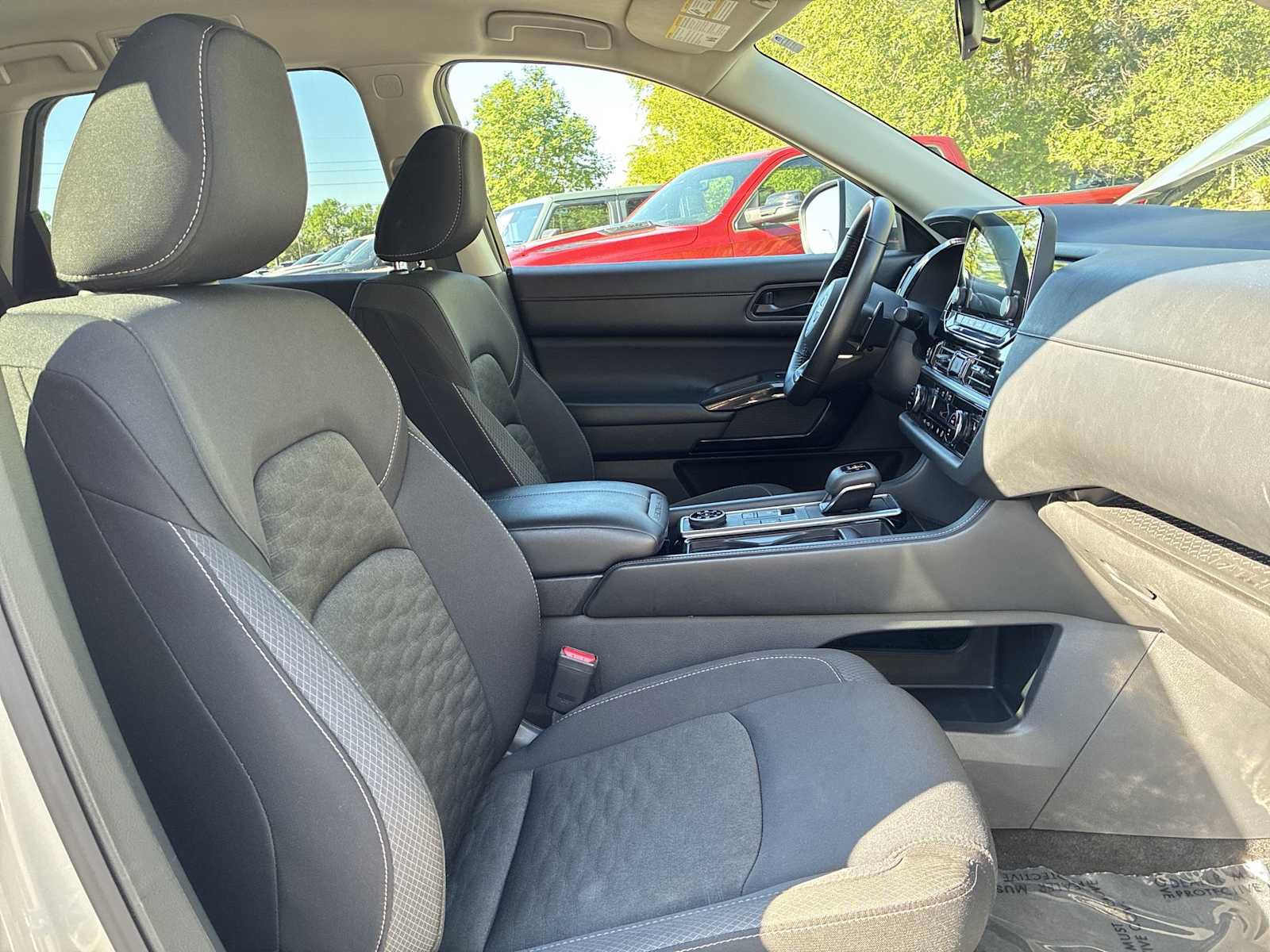 Used 2024 Nissan Pathfinder SV AWD/4WD image 24
