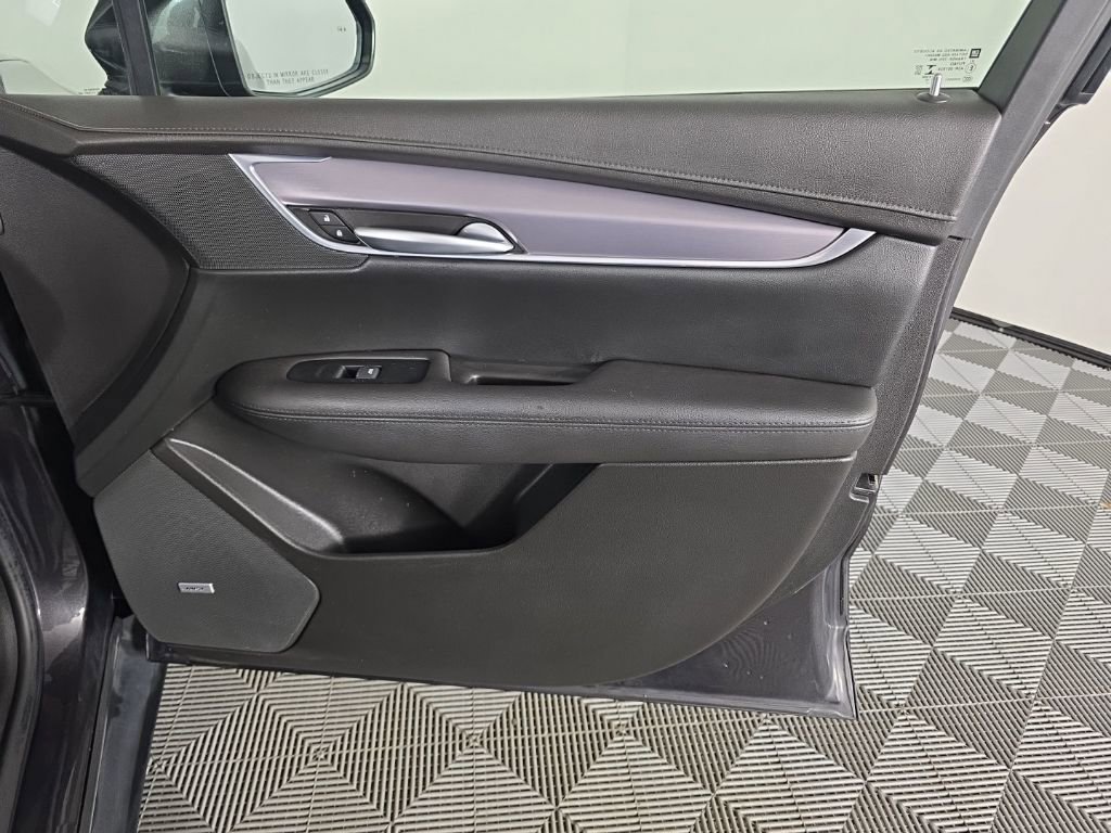 Used 2018 Cadillac XT5 Luxury w/ Driver Awareness Package AWD/4WD image 40