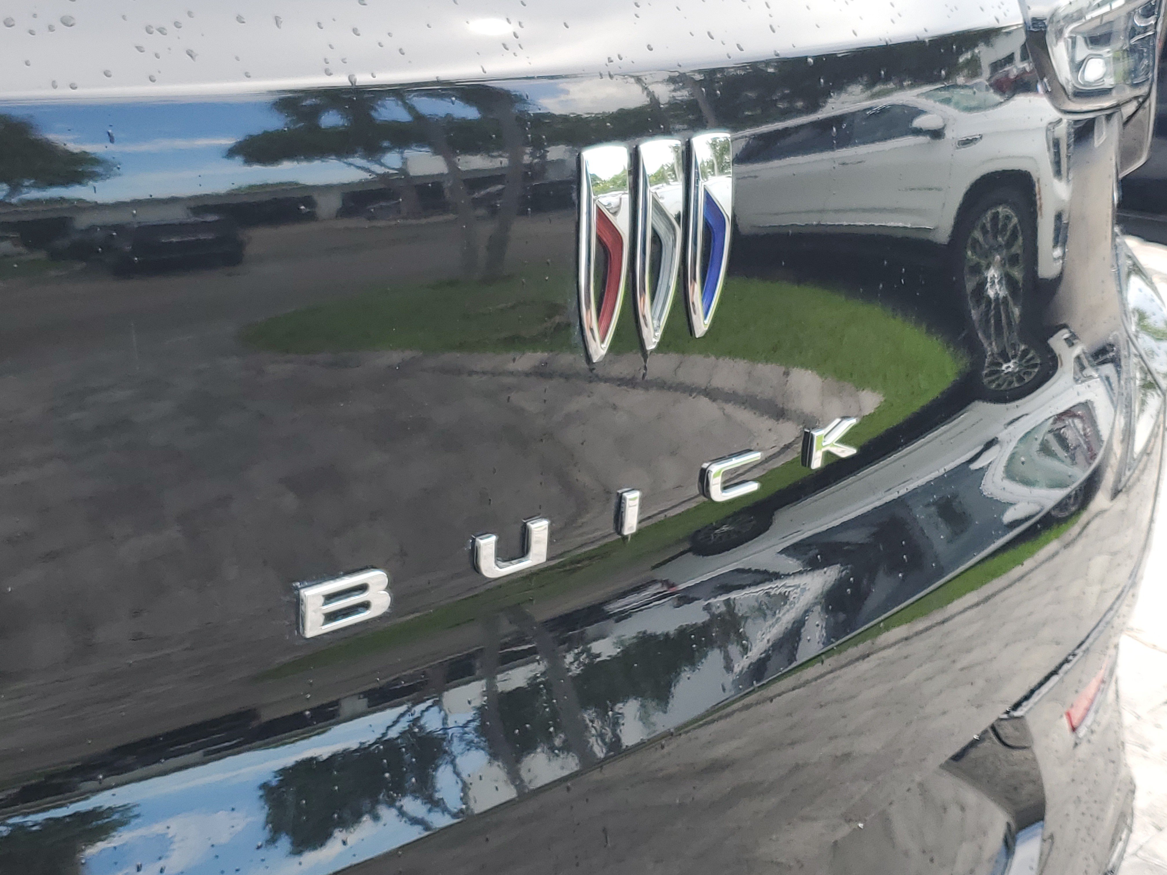 Used 2025 Buick Encore GX Avenir w/ Avenir Technology Package FWD image 8
