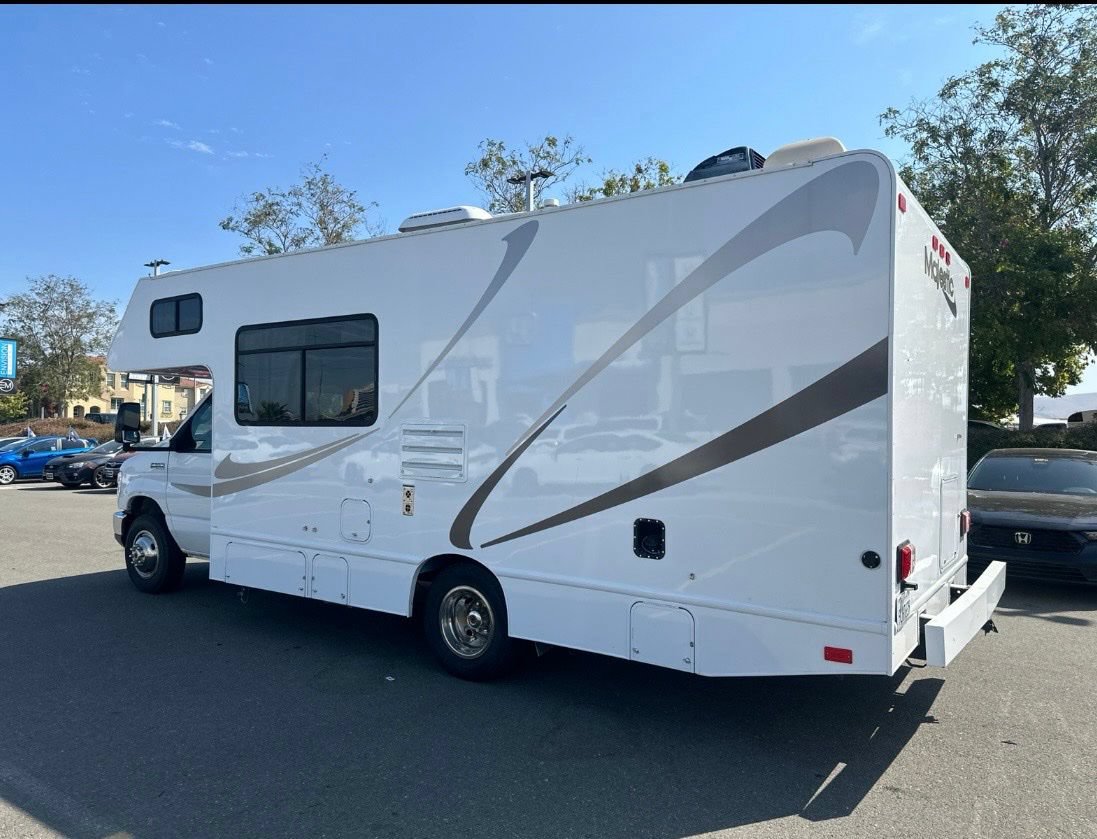 Used 2018 Ford E-350 and Econoline 350 Super Duty w/ Motorhome Prep Package RWD image 4