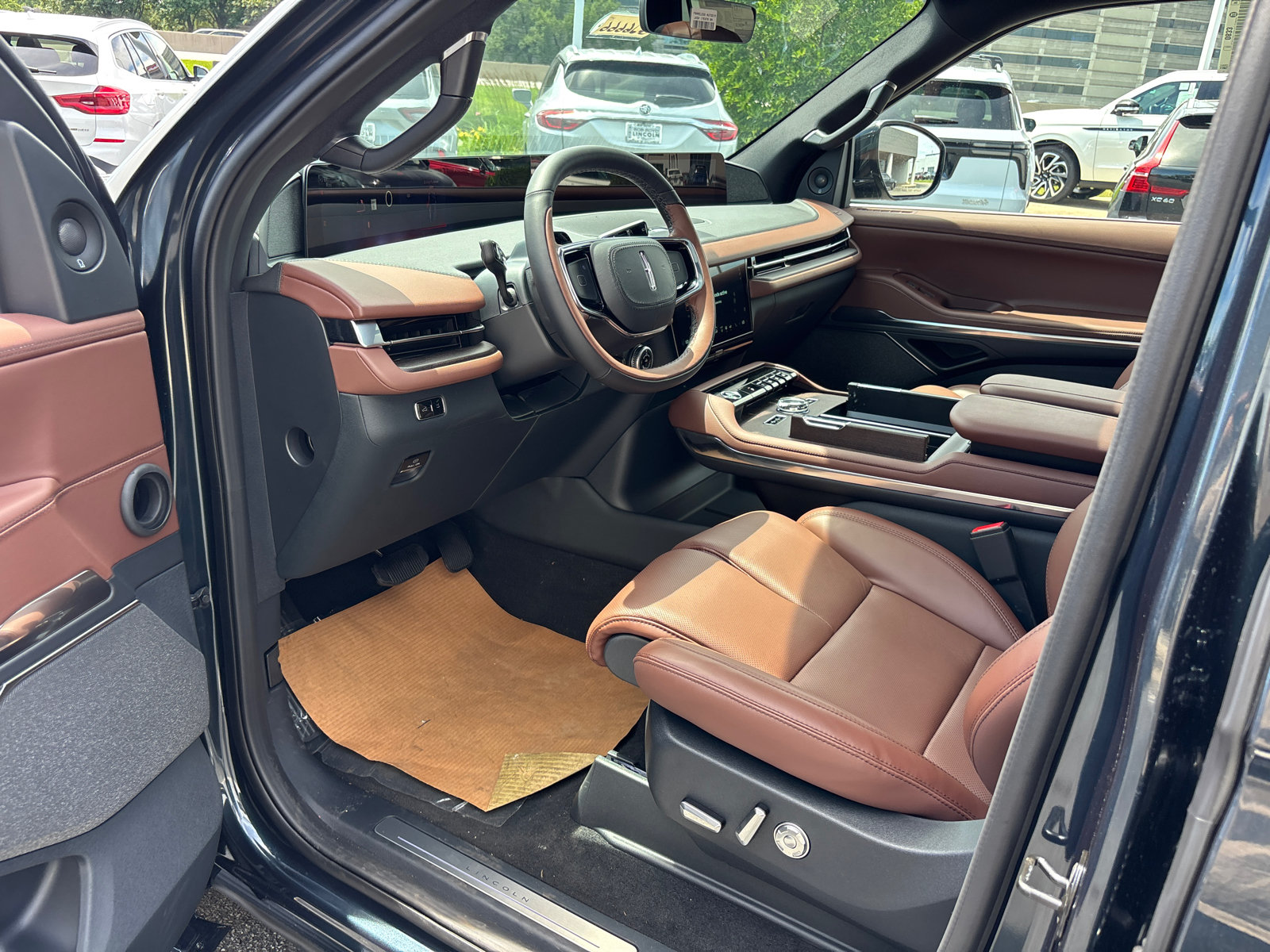 New 2026 Lincoln Navigator Reserve AWD/4WD image 24