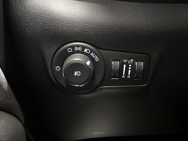 Used 2023 Jeep Compass Latitude AWD/4WD image 22
