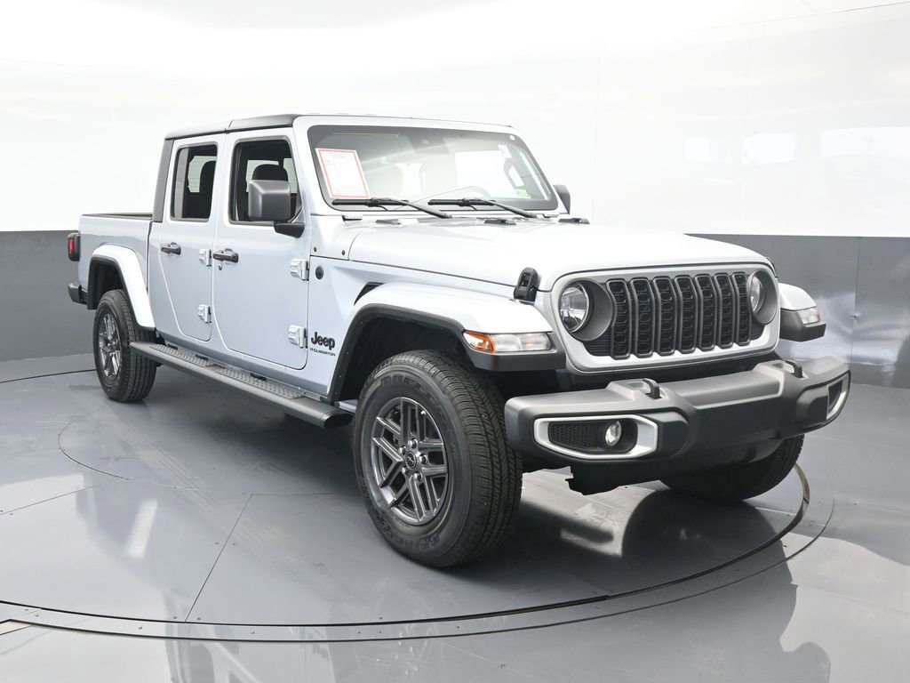 Used 2024 Jeep Gladiator Sport image 9
