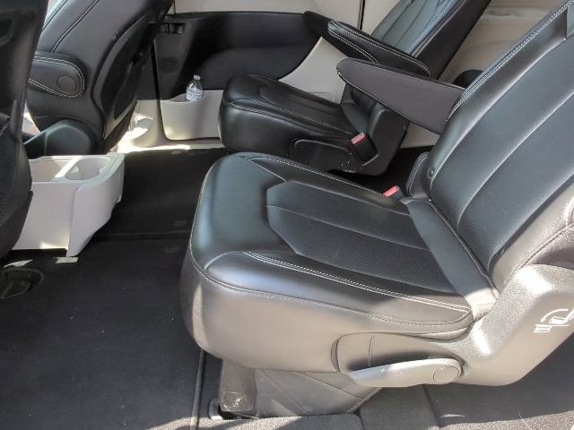 Used 2024 Chrysler Pacifica Touring-L FWD image 23