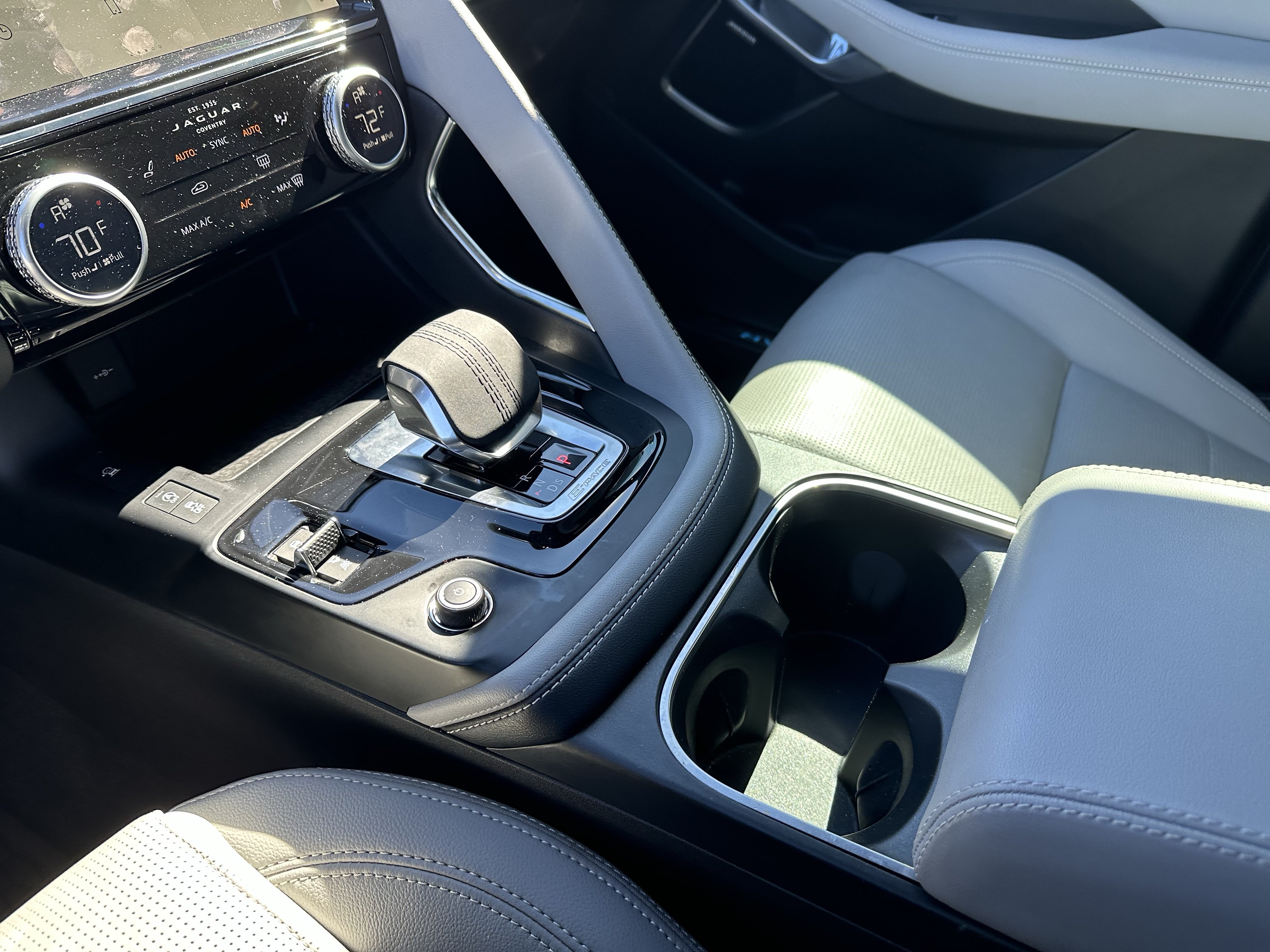 Certified 2024 Jaguar E-PACE R-Dynamic SE AWD/4WD image 27