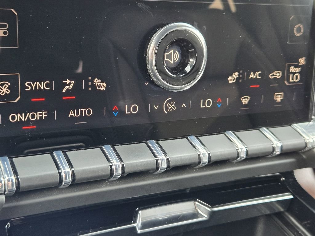Used 2025 GMC Yukon Denali AWD/4WD image 31