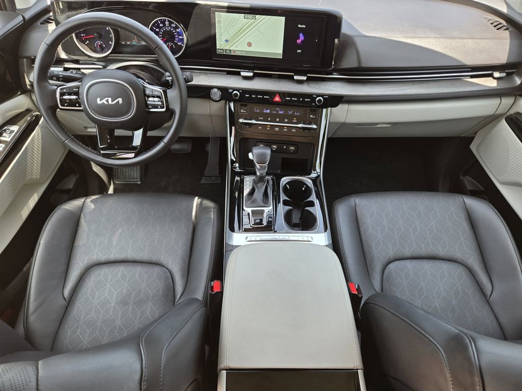 Used 2024 Kia Carnival EX FWD image 5