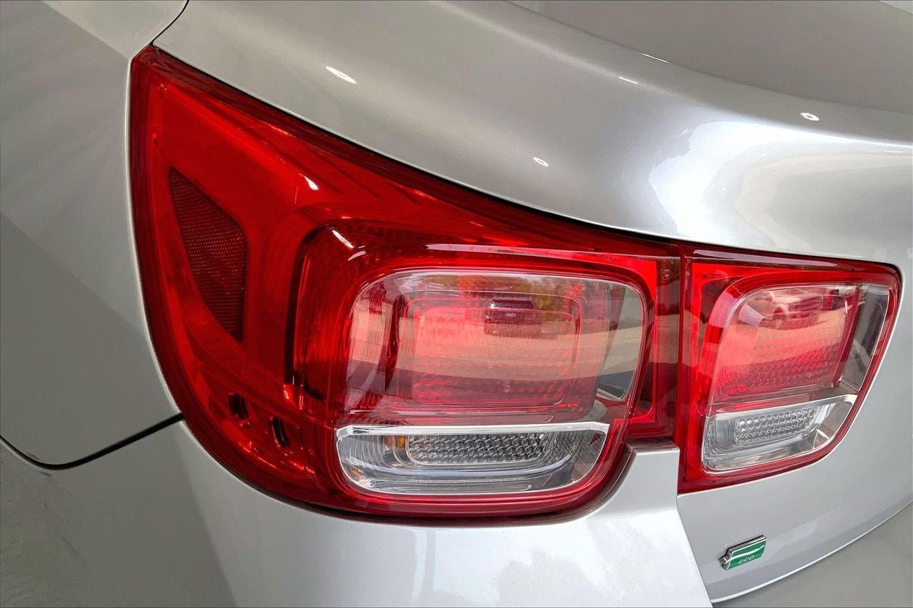 Used 2016 Chevrolet Malibu LT FWD image 13